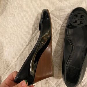 Black tory burch wedge